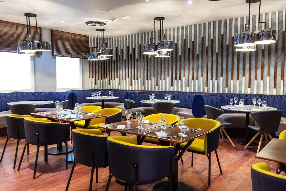 Premier Inn Dubai Al Jaddaf Отель