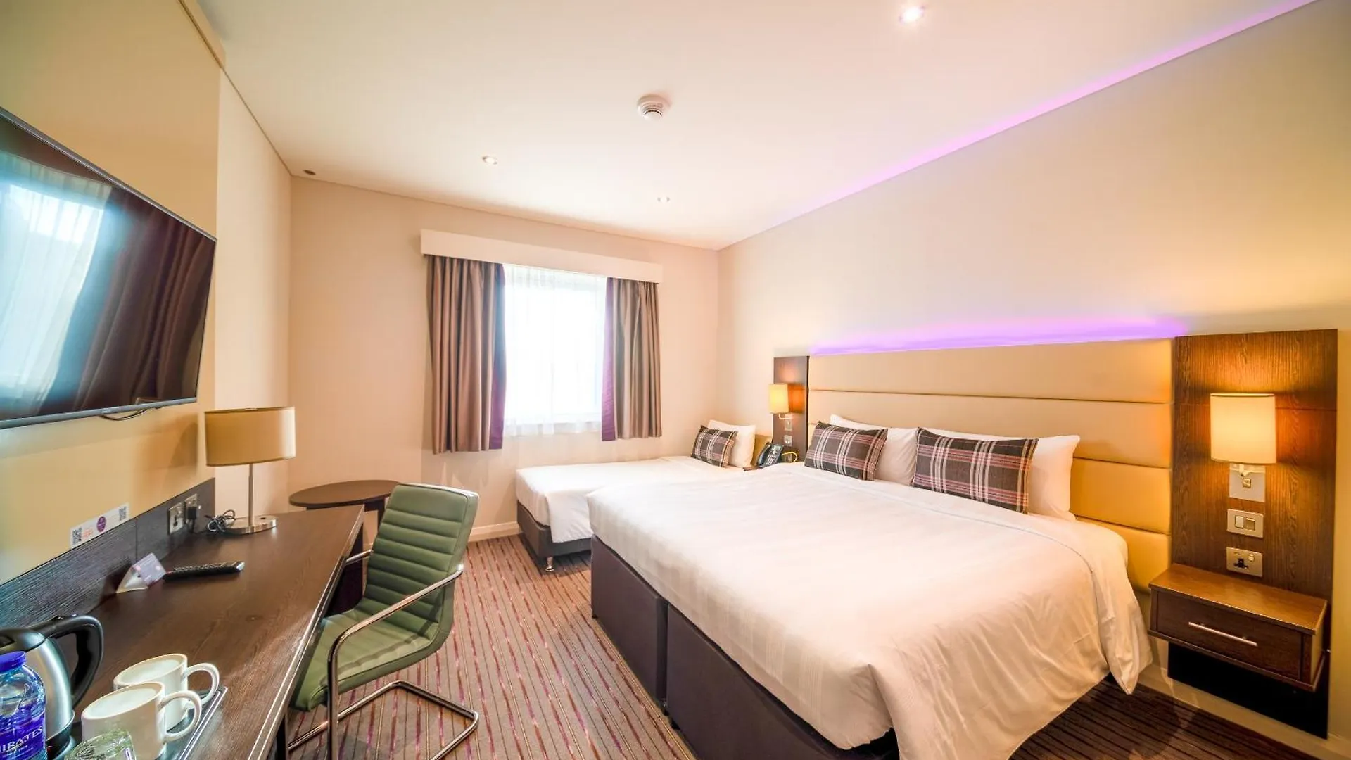 Отель Premier Inn Dubai Al Jaddaf